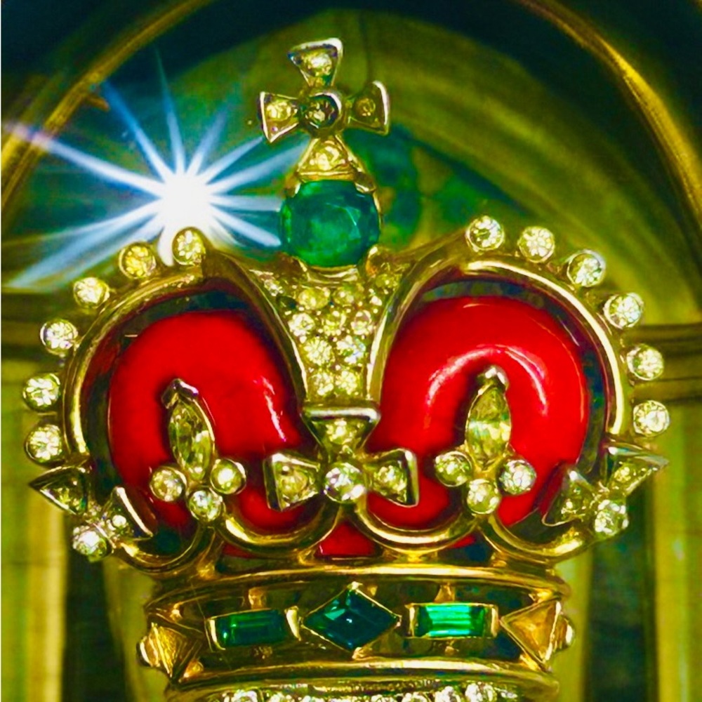 Trifari Philippe 1953 coronation gems gold pave and red enamel royal crown pin